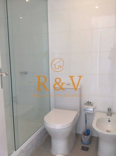 Imagen 30 de 30 de Venta Y Alquiler De Moderno Departamento De Tres Dormitorios Más Dependencia A Pasos De Playa Brava