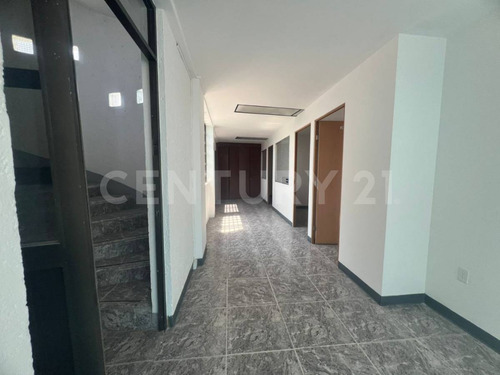 Renta De Oficinas En Edificio De 3 Pisos