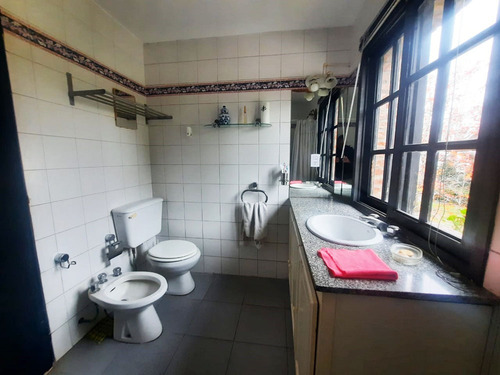 Ubicado En El Exclusivo Barrio Cerrado La Arboleda De Don Torcuato. Lindisima Casa Con 4 Dormitorios. Gran Lote De 920m2. Pileta. Muy Buen Estado.