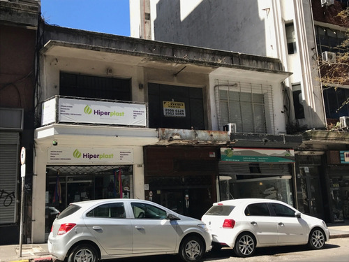 Venta Y Alquiler De Local Comercial Sobre Rio Negro A Metros De 18 De Julio - Con Patio