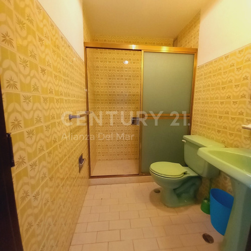 Imagen 22 de 24 de Hermoso Town House En Longa España Con Vista Al Mar, Piscina Privada Y Gran Potencial De Remodelación.