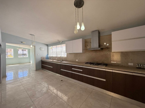 En Venta Casa En Guaparo Calle Cerrada En Valencia