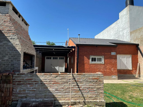 Imagen 11 de 13 de Casa De 2 Dormitorios, Patio En Barrio Alborada