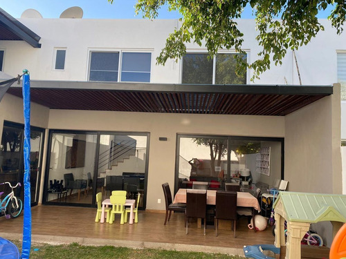 En Venta Casa En Santa Fe Juriquilla, Preciosa, Terreno 200 