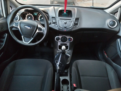 Ford Fiesta 1.6l Se Año 2015 Blanco Permuto Financio