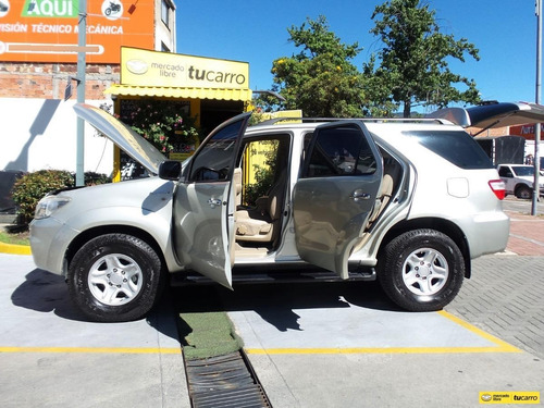 Imagen 9 de 25 de Toyota Fortuner Sr5 Urbana