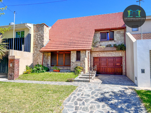 Venta Chalet - 5 Amb - C/lavadero, Garage Y Patio