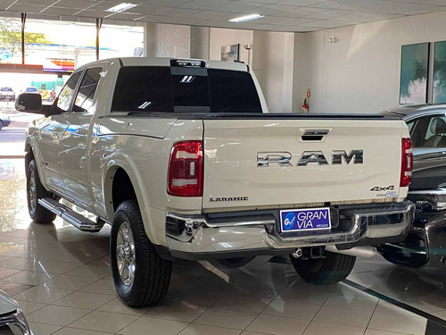 Imagem 4 de 9 de Dodge Ram 6.7 2500 Laramie 4x4 Cd I6 Turbo Diesel 4p