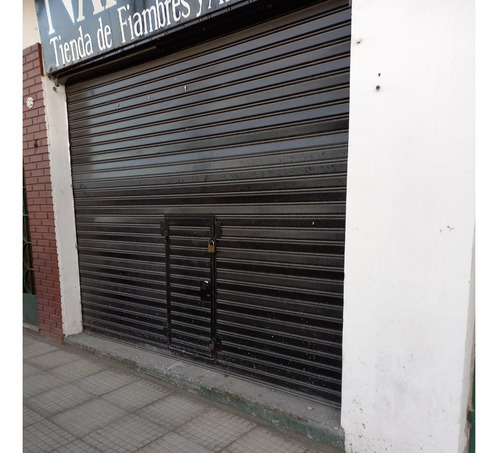 Imagen 2 de 4 de Local Frente A Parada De Colectivos!!!!