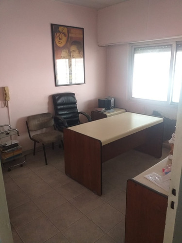 Imagen 5 de 27 de Venta En Castelar De Importante Edificacion.