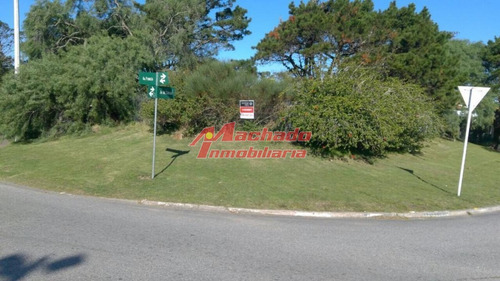 Muy Buena Casa, En Zona Residencial- Ref: 5213