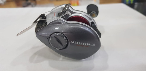 Reel Daiwa Megaforce 100tsh Baitcast Con Twitchin'bar