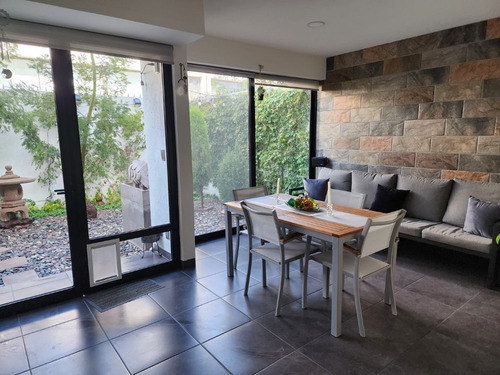 Casa En Venta Con Espacios Amplios (trato Directo)