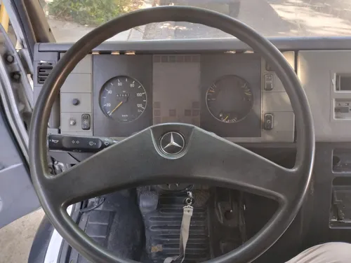 Camion Mercedes-benz 710, Año 1995, Con Caja Y Equipo/frio.