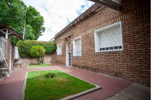 Venta Casa Colon 2 Dormitorios Y Monoambiente