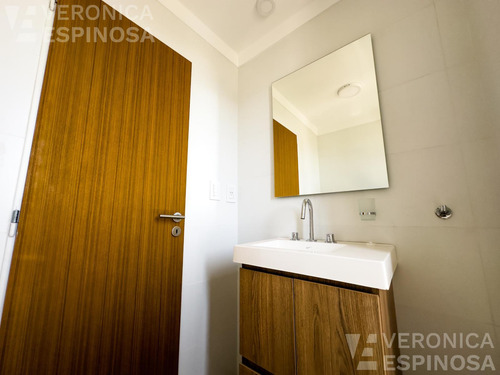 Departamento De Dos Ambientes Con Cochera, En Venta- Ituzaingó Sur