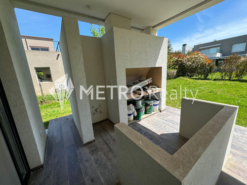 Casa En Haras De Santa María, Barrio Los Eucaliptos, Lote 30