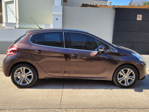 Peugeot 208 1.6 Feline