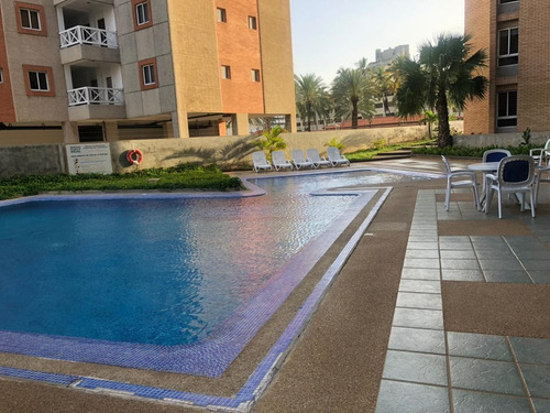 Luminoso Apartamento En Venta, Sector Costa Azul Ic-00539