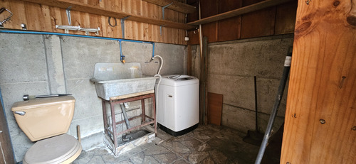 Casa Paradero 12. 3 Dormitorios, 1 Baño, Estacionamientos.