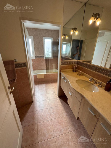 Casa En Venta En Lomas De La Carolina