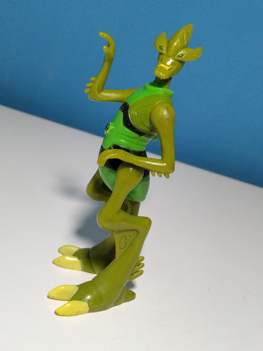 Muñeco Crashhopper Articulado (ben 10 Alien Omniverse) (Usado)