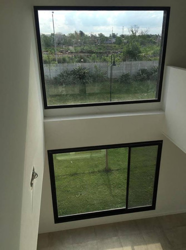 Casa Con Renta. 3 Dormitorios Con Dependencia Y Escritorio, Tipas Nordelta
