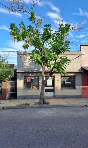 Jm Se Vende Local Comercial Con Casa Al Fondo.