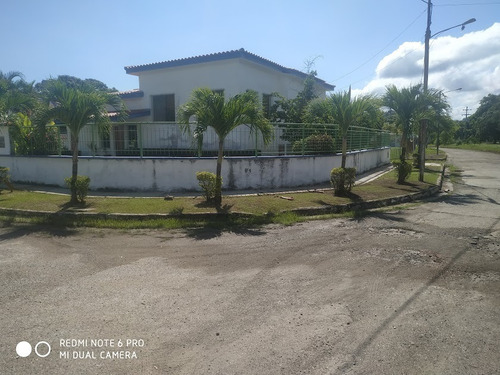 Imagen 17 de 26 de Se Ofrece En Venta Linda Y Amplia Casa En Higuerote Ciudad Balneario