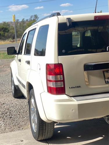 Imagen 6 de 15 de Jeep Liberty 2008 Limited Base Piel 4x2 Mt