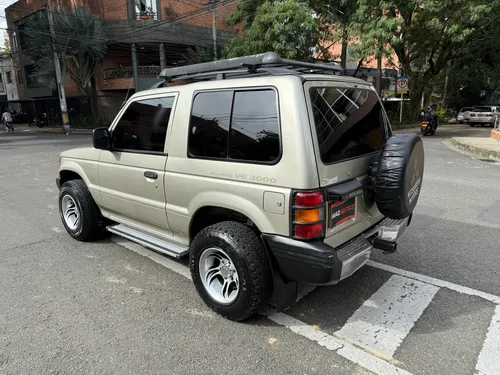 Mitsubishi Montero 3.0 V13