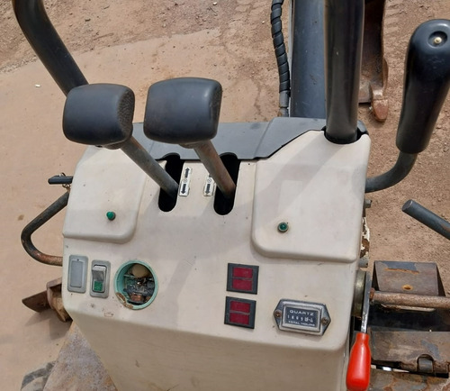 Mini Escavadeira Bobcat E418 2014 Borrachas 1175 Kg Repasse
