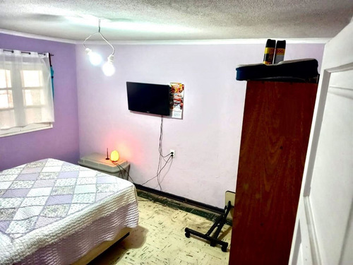 Casa En Venta De 3 Dorm. En La Cisterna