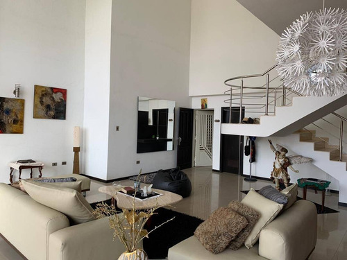 En Venta Moderno Pent House En Resd. Jacaranda En La Trigaleña Alta