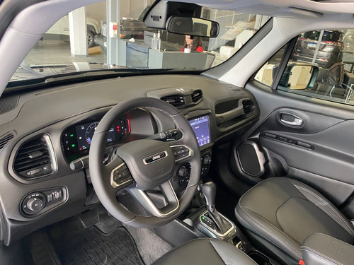 Imagen 12 de 25 de Jeep Renegade Longitude Turbo My23
