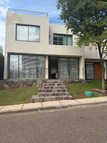 Dalvian , Duplex En Venta