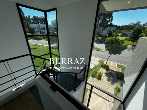 Casa Venta 4 Dormitorios Barrio Santo Tomás Lote De 450 M2 Pilar