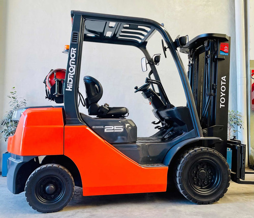 Autoelevador Toyota 2.5tn Triple/desplazador 2018