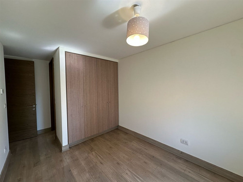 Departamento En Arriendo De 2 Dormitorios En Las Condes