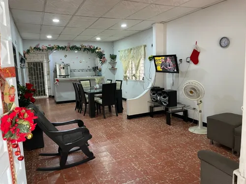 Casa Con Local Comercial