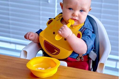 Kit de comida de silicona para jirafas, color amarillo sólido Marcus & Marcus