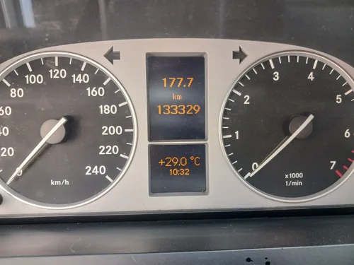 Mercedez B180
