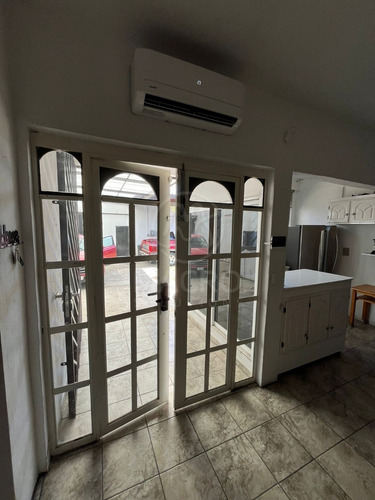 Casa En Venta En Col. Cuauhtemoc De Un Solo Nivel Con Jardín