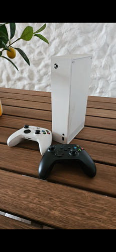 Microsoft Xbox Series S 512gb Cor Branco 2 Controles Branco