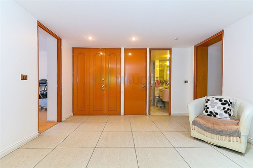 Departamento En Venta De 5 Dorm. En Providencia