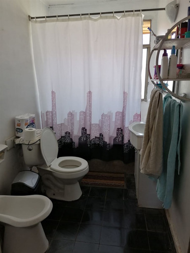 Casa En Venta De 2 Dorm. En Estación Central