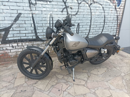 Imagen 3 de 15 de Keeway K-light 202 Modelo 2021