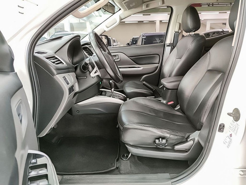 Imagem 4 de 17 de Mitsubishi L200 Triton 2.4 16v Turbo Sport Hpe Cd 4x4