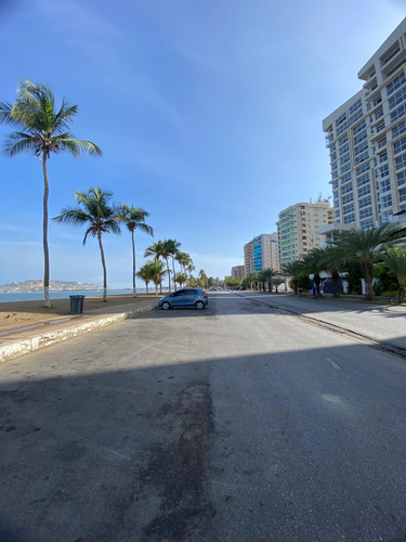 Apartamento 250 Mt2 Playa Mansa Res. Karla-doris R