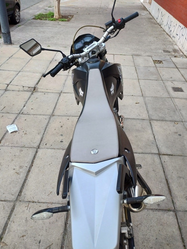 Imagen 7 de 7 de Beta Motard 2.5